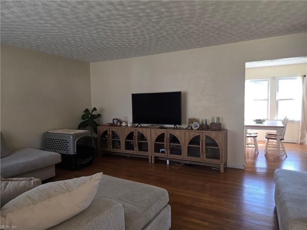 1158 George St - Photo 4 of 32