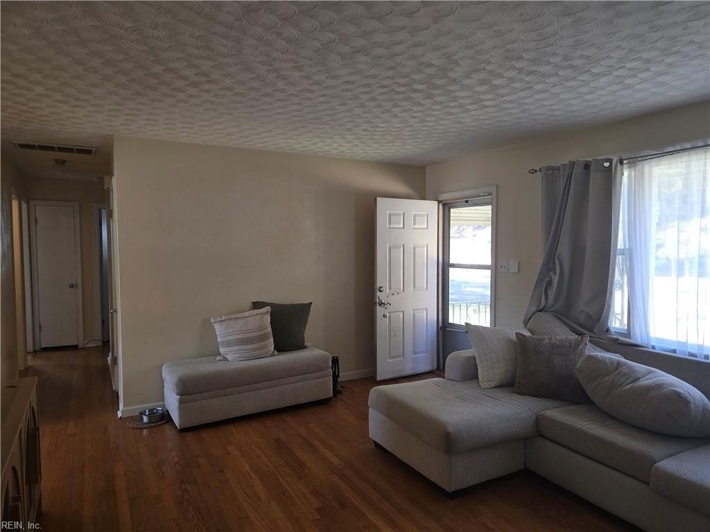 1158 George St - Photo 5 of 32