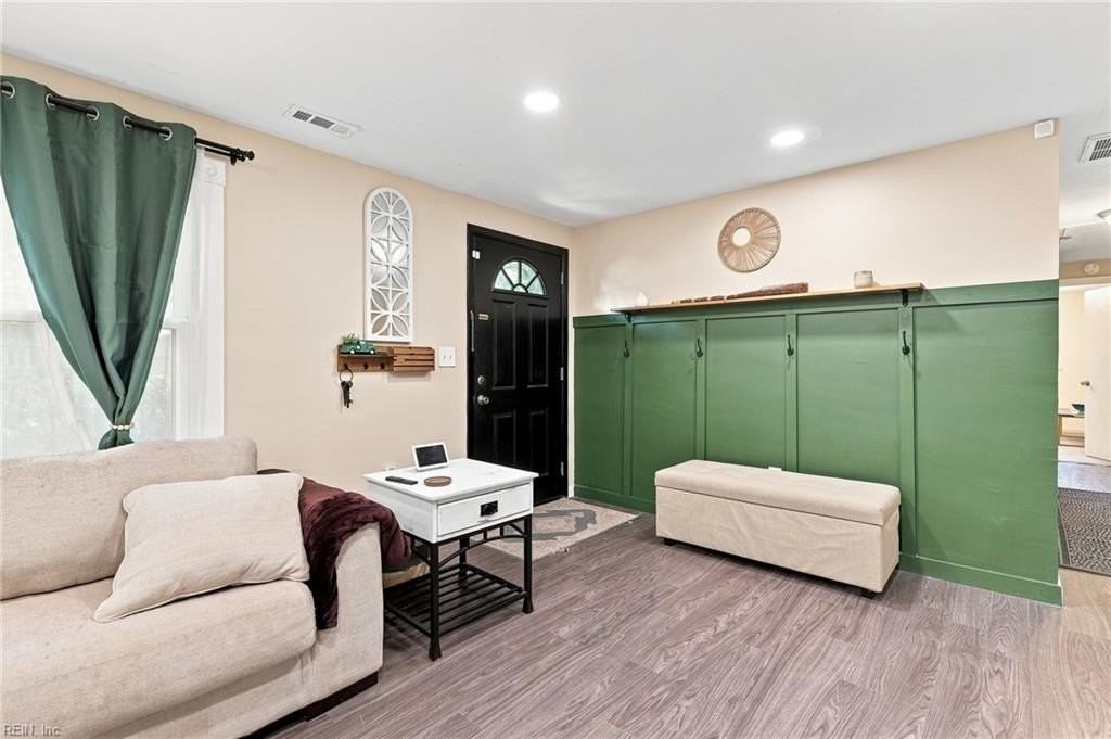 1041 Dulcie Ave - Photo 5 of 33