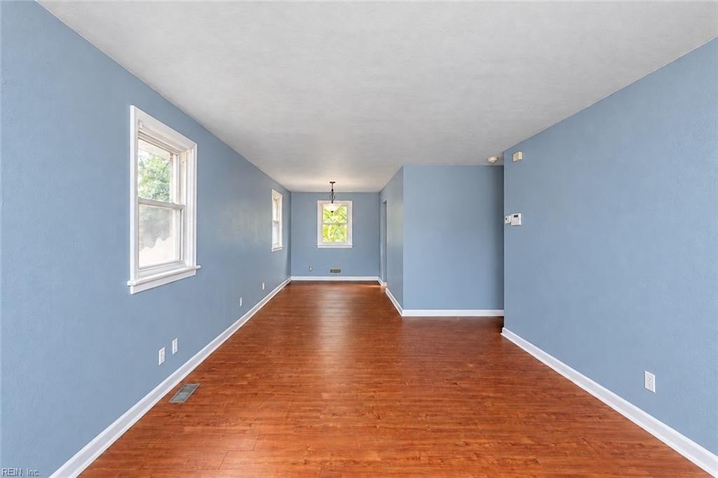 1367 Kingston Ave - Photo 2 of 16