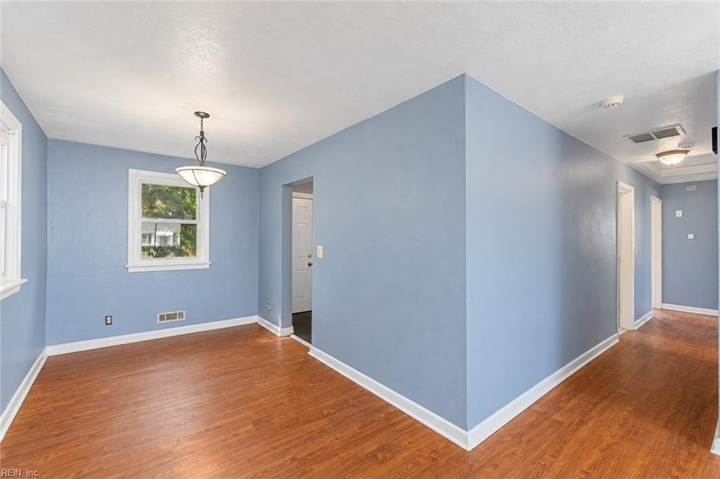 1367 Kingston Ave - Photo 6 of 16