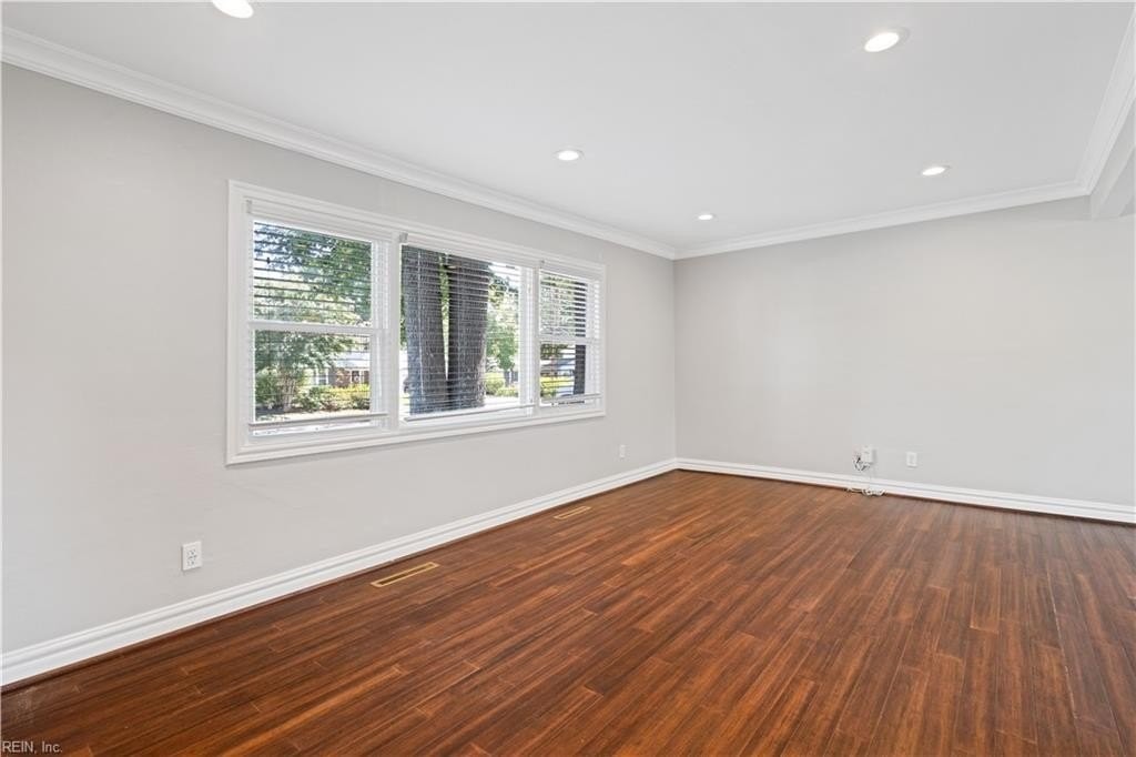 417 Cold Spring Rd - Photo 4 of 41