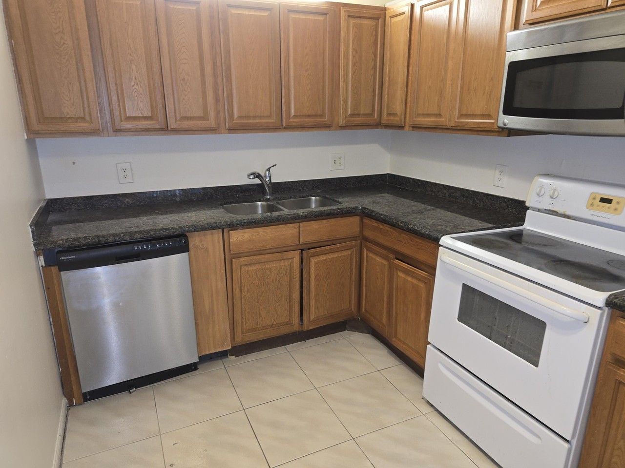 6132 Sw 4th St - Photo 7 of 21