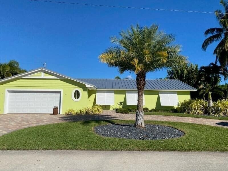 1150 Emerald Ln - Photo 3 of 20