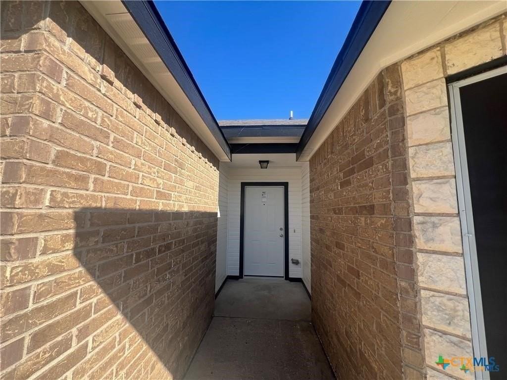 5504 Holster Dr - Photo 2 of 21