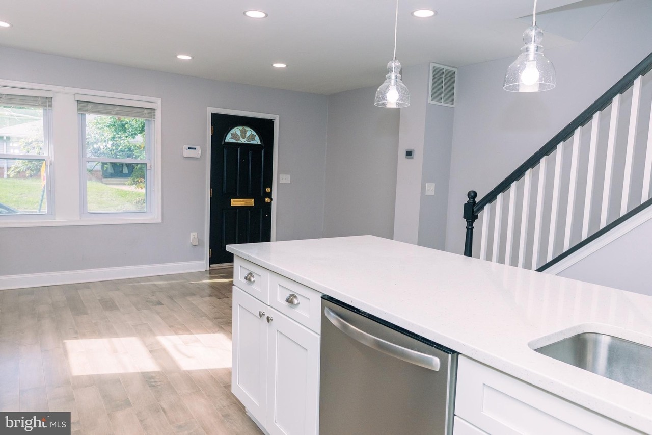 426 53rd St Se - Photo 4 of 19
