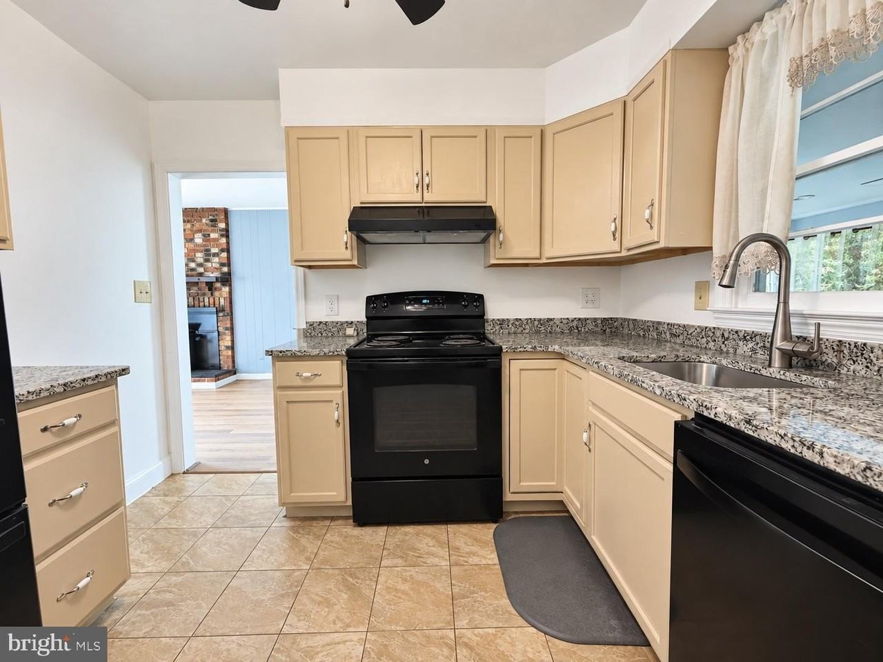 601 W Furnace Branch Rd - Photo 5 of 20