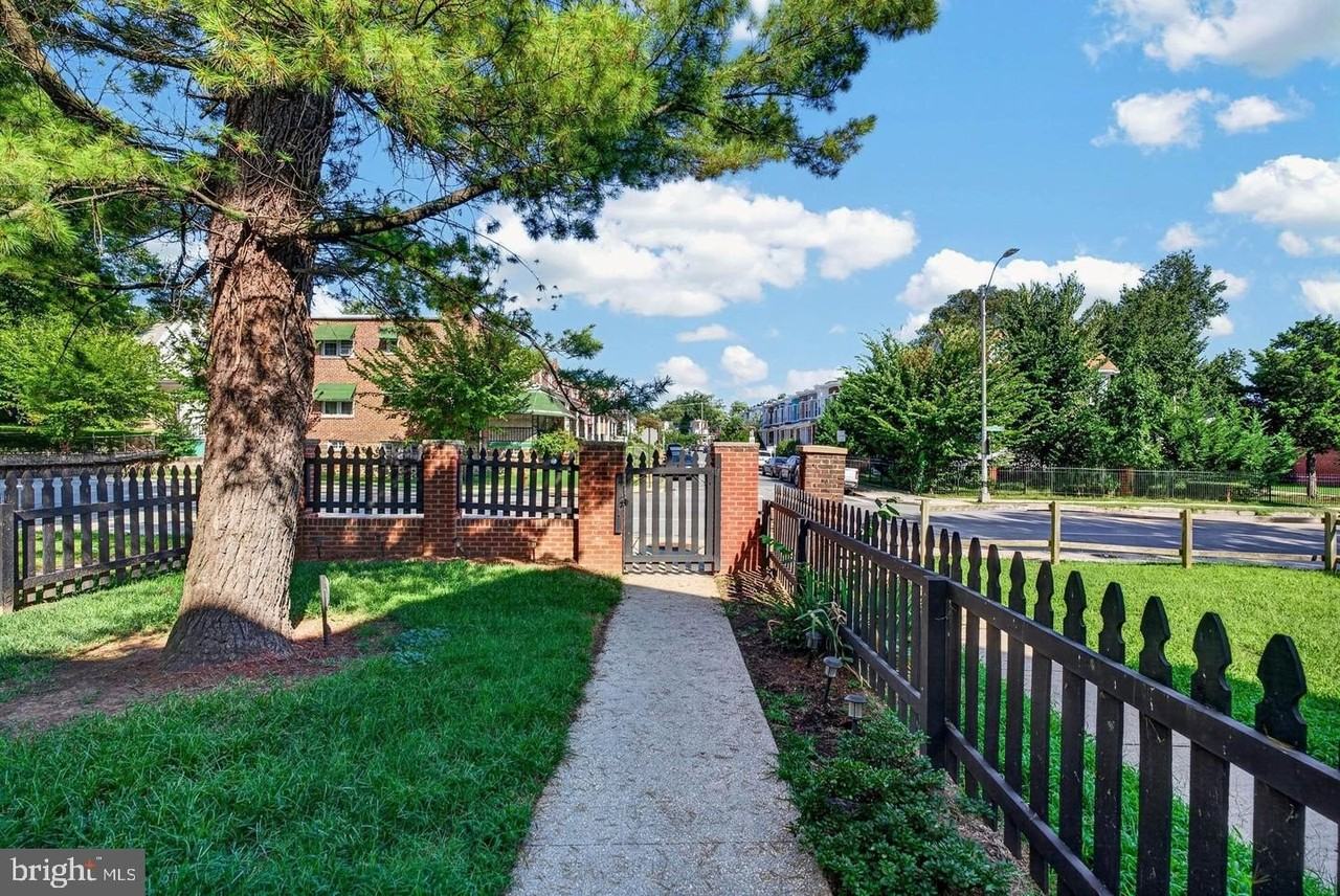 3802 Greenmount Ave - Photo 4 of 50