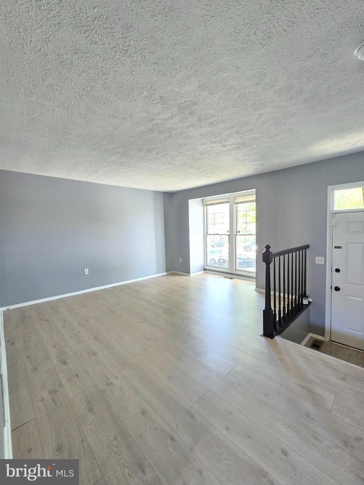 19 Rocky Brook Ct - Photo 2 of 14