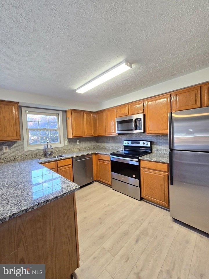 19 Rocky Brook Ct - Photo 4 of 14