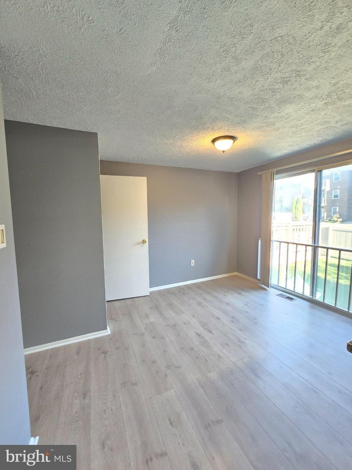 19 Rocky Brook Ct - Photo 5 of 14
