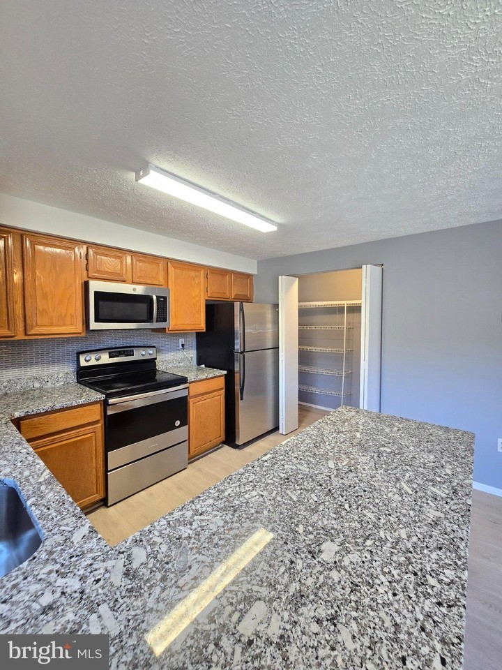 19 Rocky Brook Ct - Photo 6 of 14