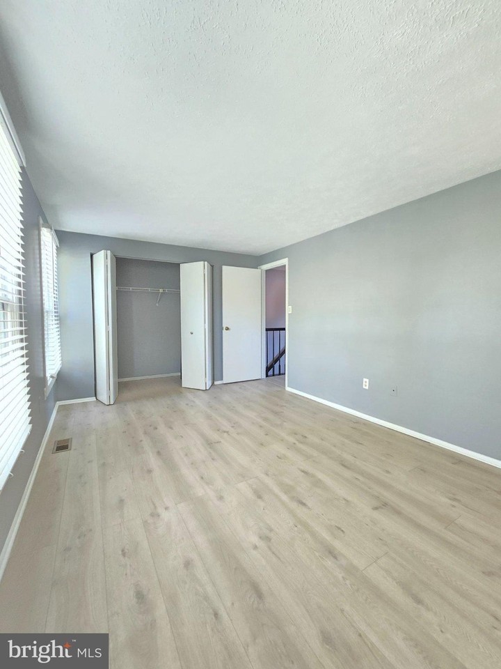 19 Rocky Brook Ct - Photo 7 of 14