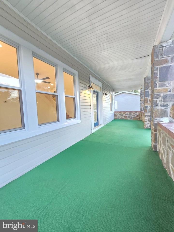 2117 Lorraine Ave - Photo 2 of 9