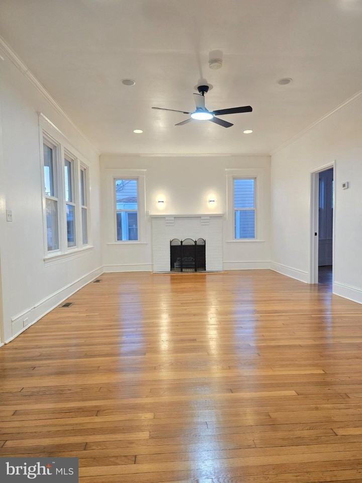 2117 Lorraine Ave - Photo 3 of 9