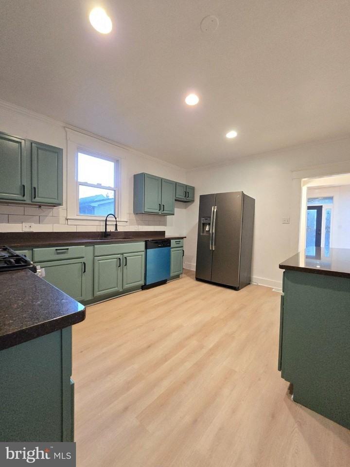 2117 Lorraine Ave - Photo 4 of 9
