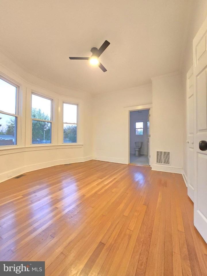 2117 Lorraine Ave - Photo 6 of 9