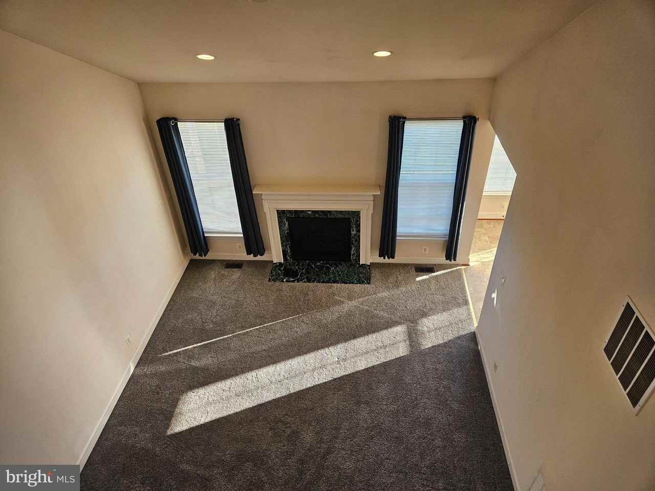 222 Whirlaway Ln - Photo 4 of 24