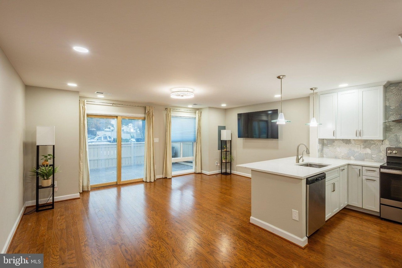 10033 Ridgeline Dr - Photo 3 of 36