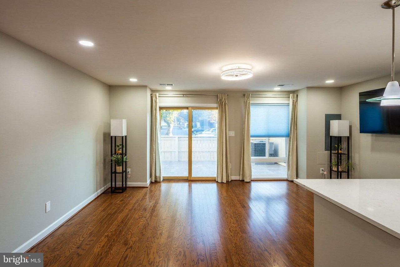 10033 Ridgeline Dr - Photo 4 of 36