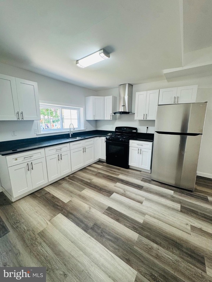 1836 E Wensley St - Photo 7 of 22