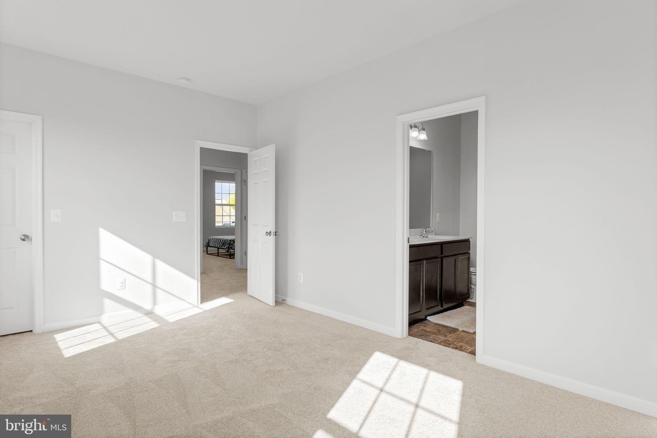 131 Jewel Box Dr - Photo 4 of 29