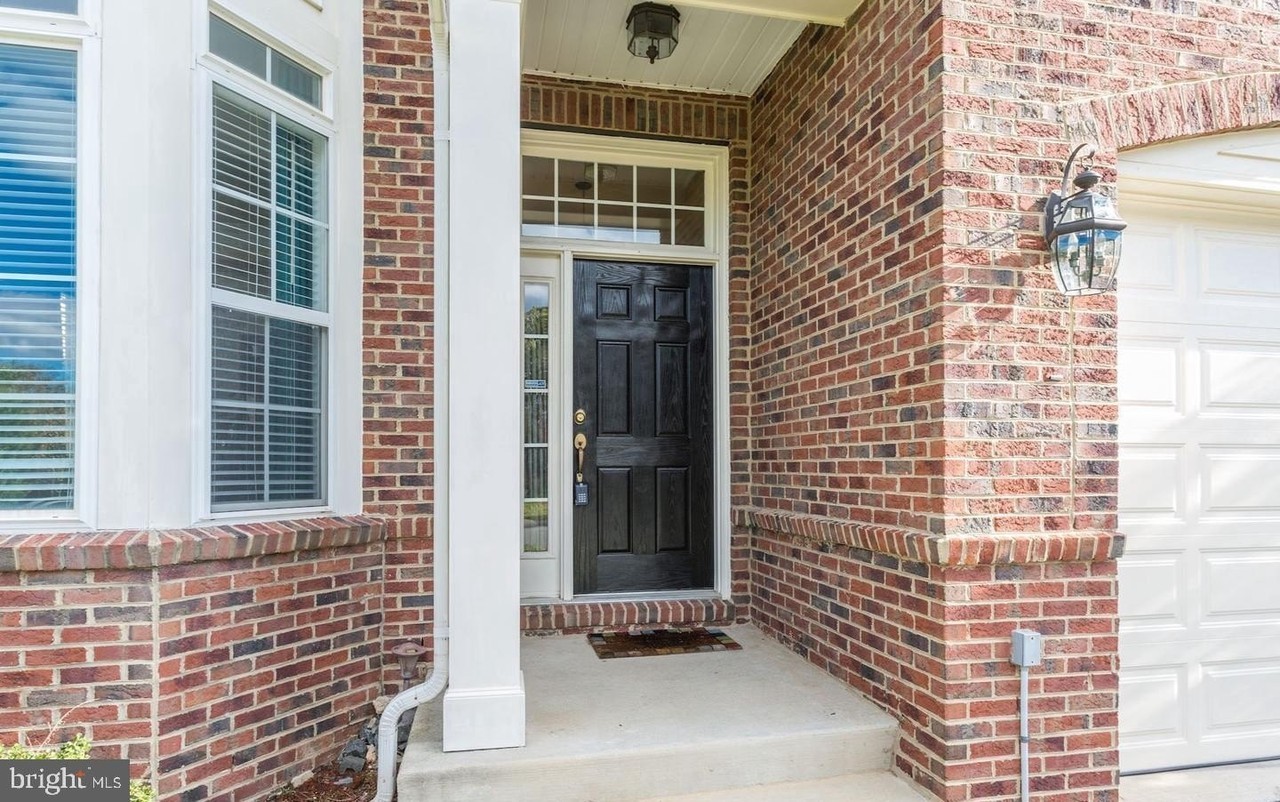 46046 Earle Wallace Cir - Photo 2 of 32