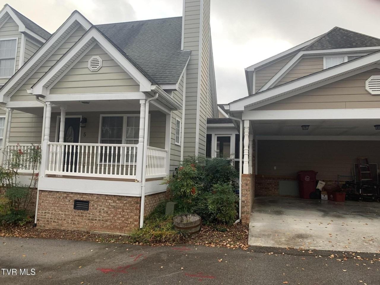 5 Charleston Ct - Photo 2 of 2
