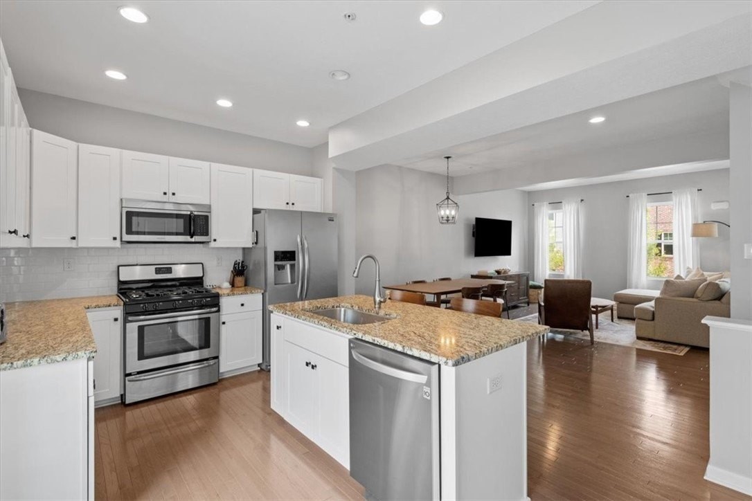 143 Watson Dr - Photo 3 of 34