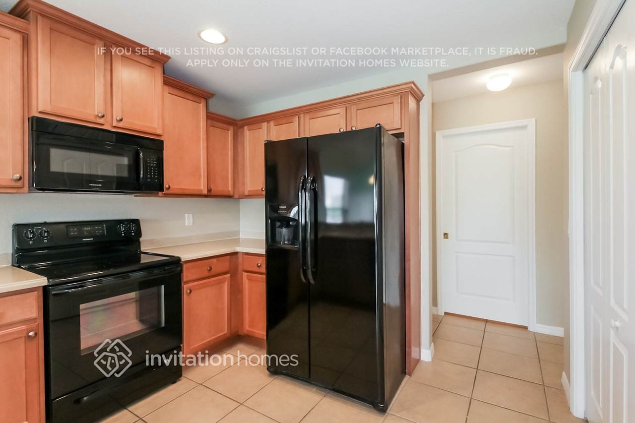 324 Beacon Harbour Loop - Photo 2 of 10