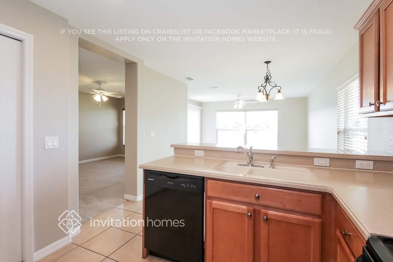 324 Beacon Harbour Loop - Photo 3 of 10