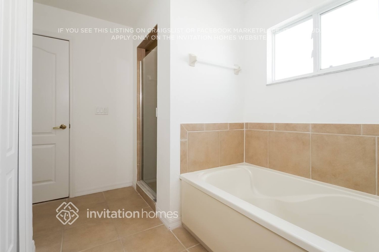 324 Beacon Harbour Loop - Photo 4 of 10