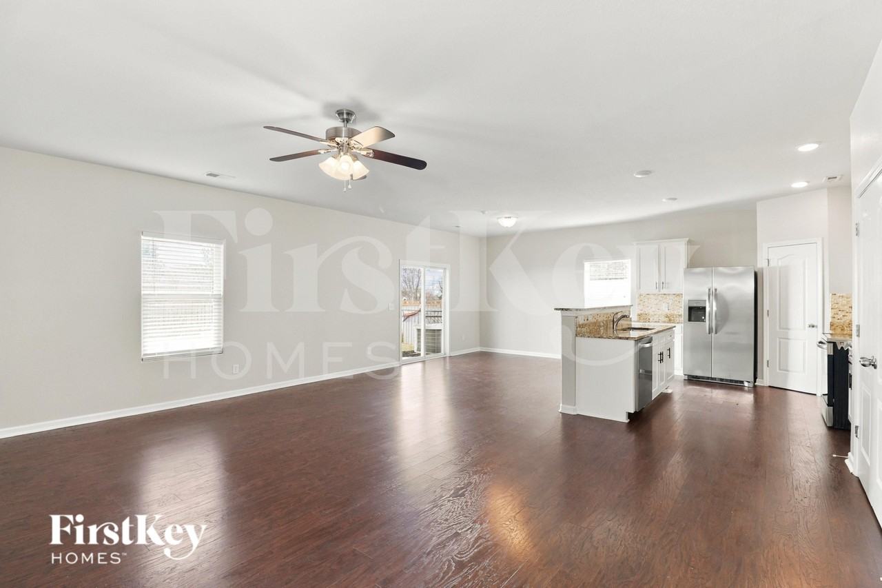 4034 Rosfield Dr - Photo 3 of 16