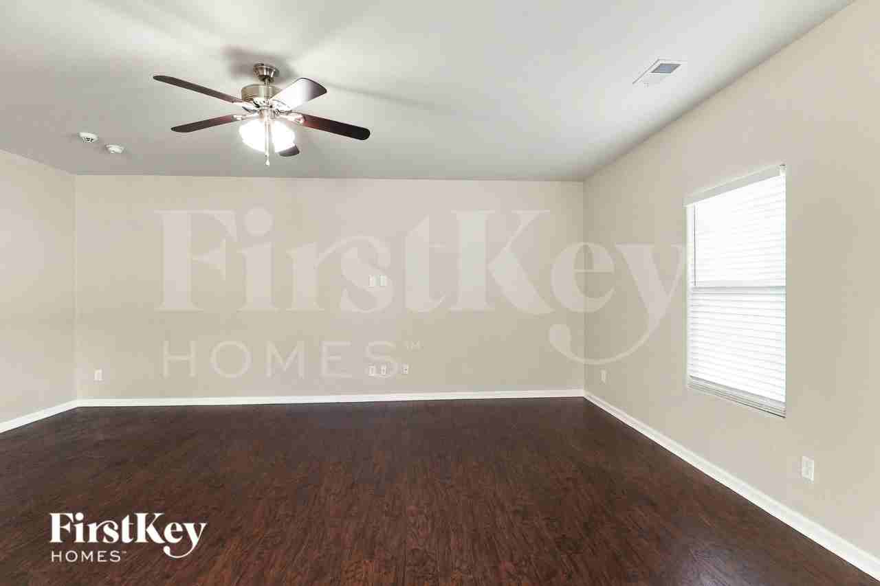 4034 Rosfield Dr - Photo 4 of 16