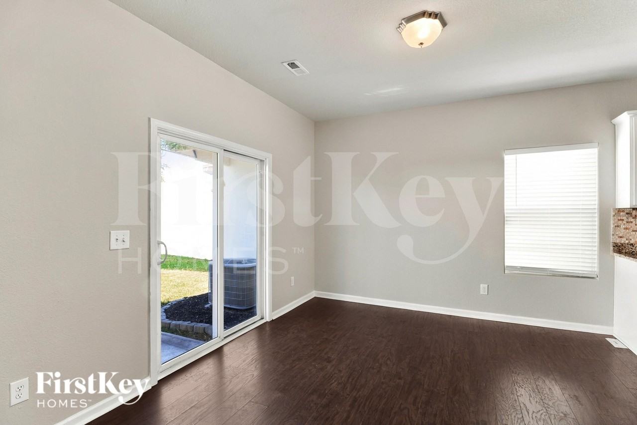4034 Rosfield Dr - Photo 5 of 16