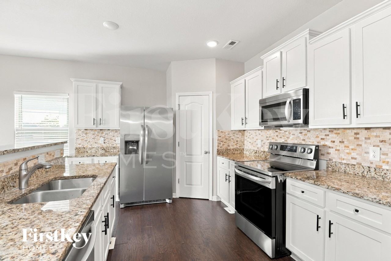 4034 Rosfield Dr - Photo 6 of 16