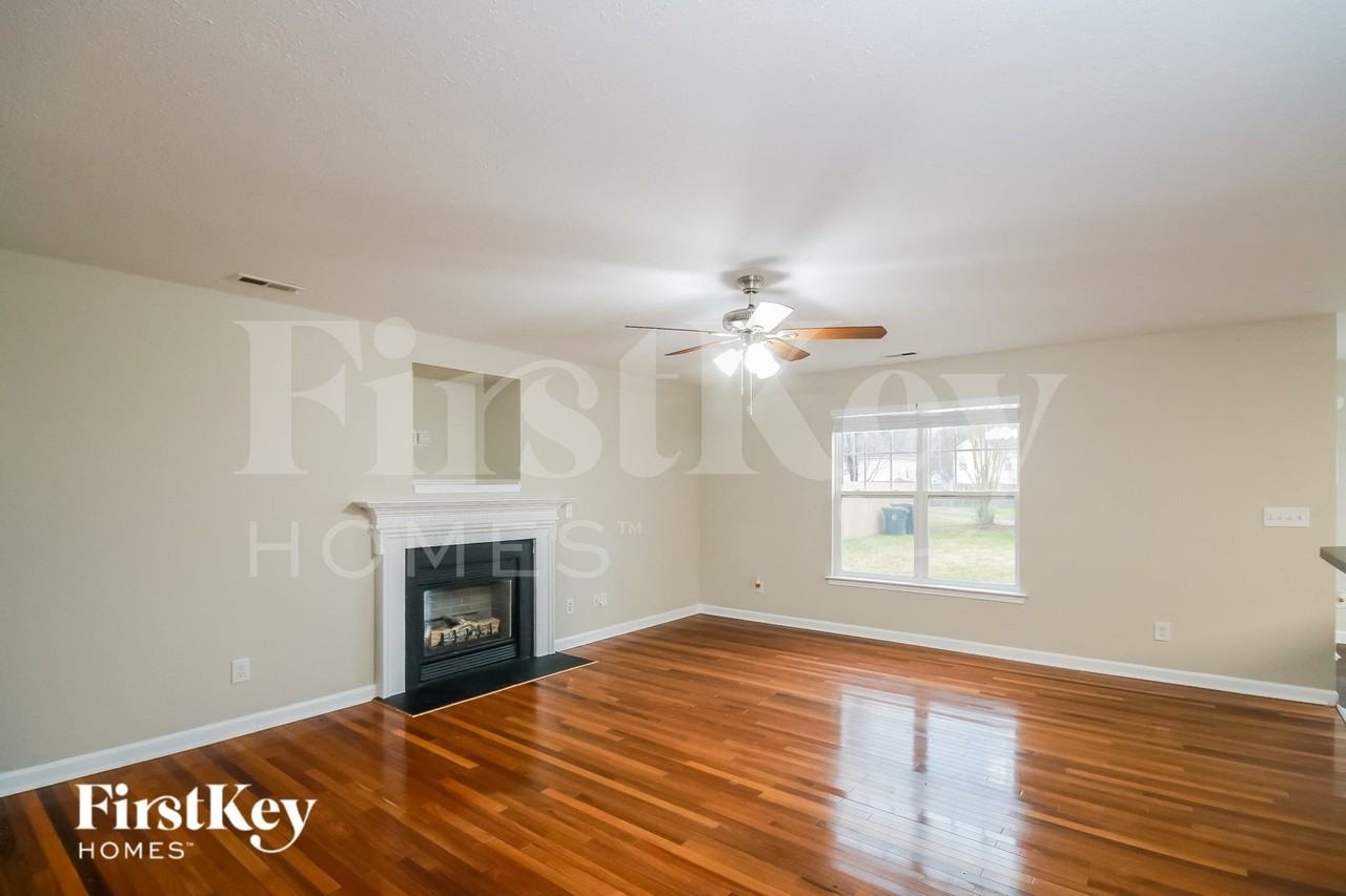 7955 Rolling Meadows Ln - Photo 2 of 15