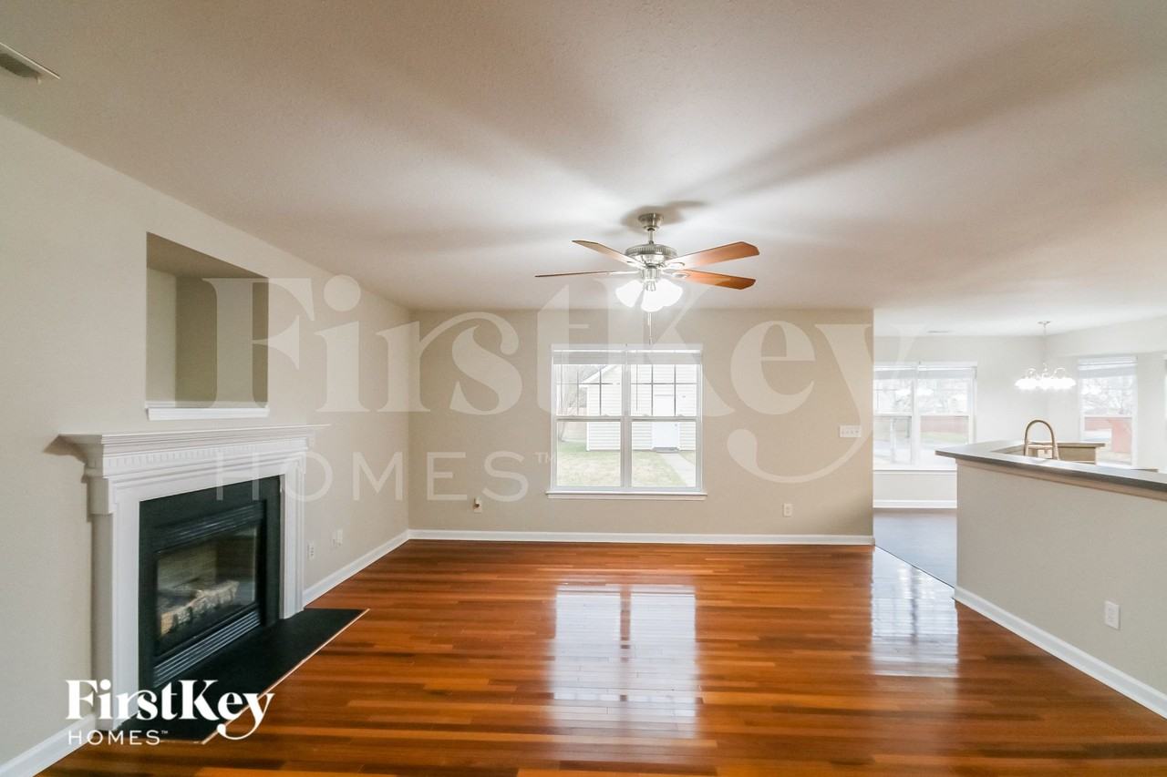 7955 Rolling Meadows Ln - Photo 3 of 15
