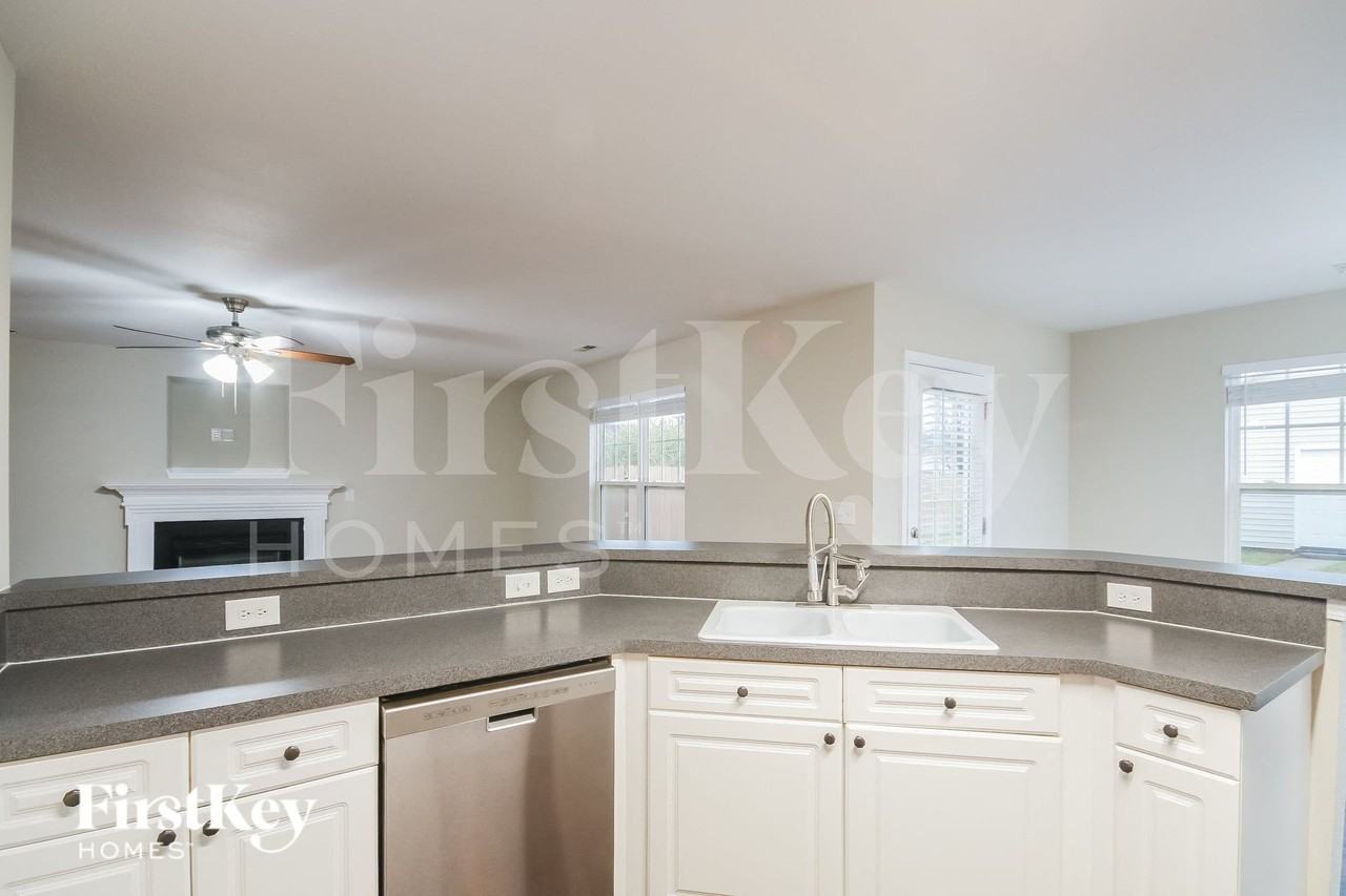 7955 Rolling Meadows Ln - Photo 7 of 15