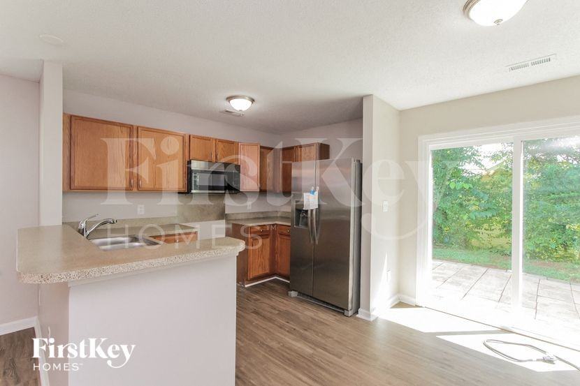 136 Peterborough Dr - Photo 5 of 15