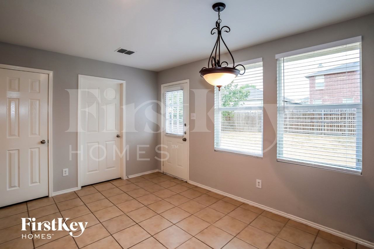 1613 Baxter Springs Dr - Photo 4 of 15