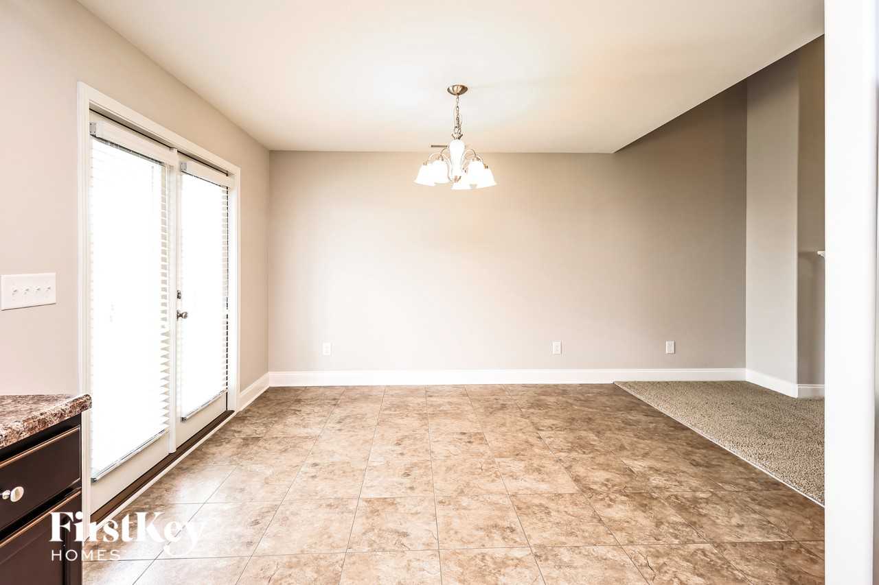 495 River Crest Dr N - Photo 5 of 15