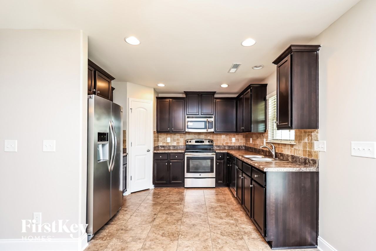 495 River Crest Dr N - Photo 6 of 15