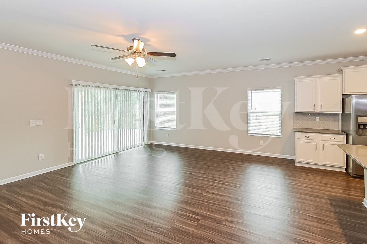 1177 Mountain Laurel Cir - Photo 2 of 15