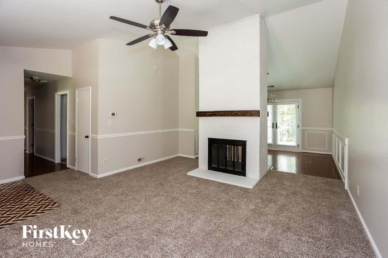 8304 Lacewood Pl - Photo 4 of 15