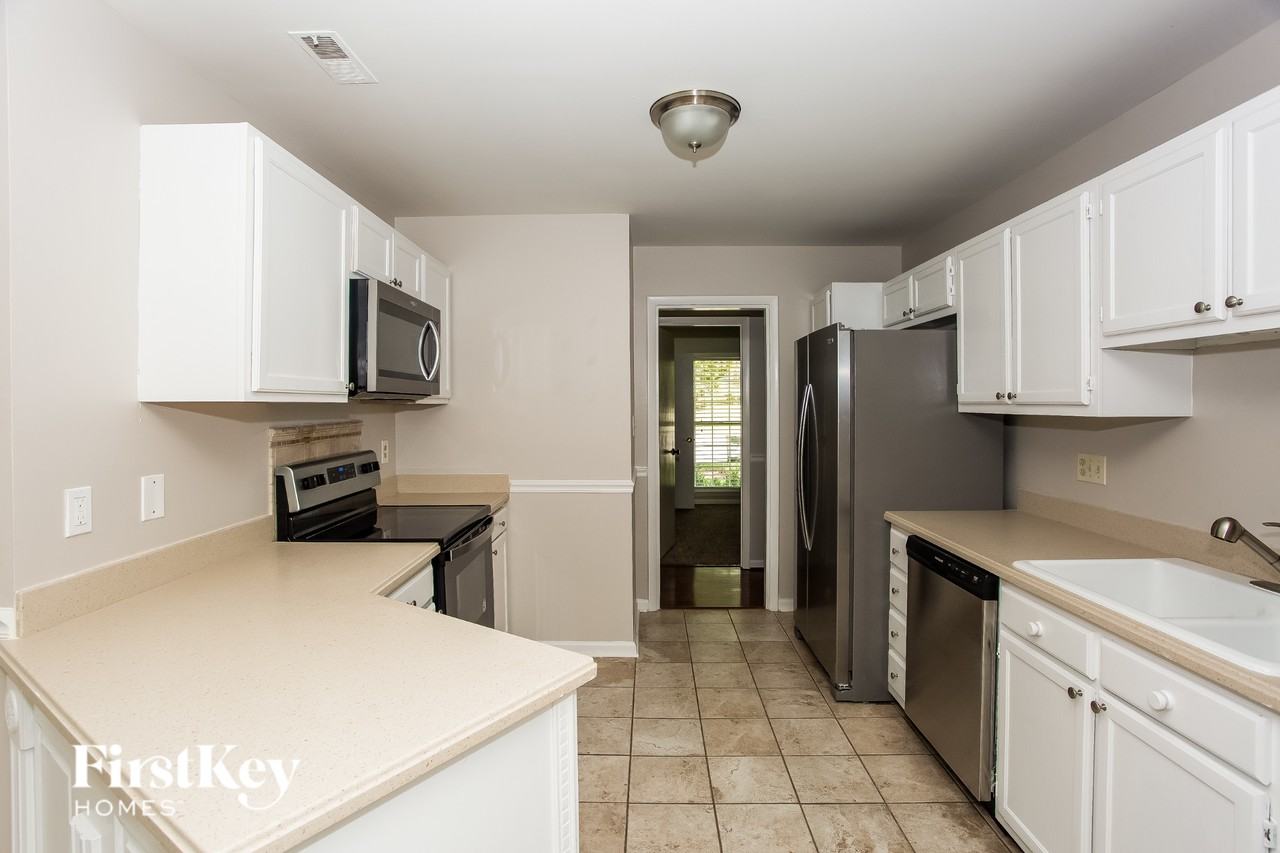 8304 Lacewood Pl - Photo 5 of 15