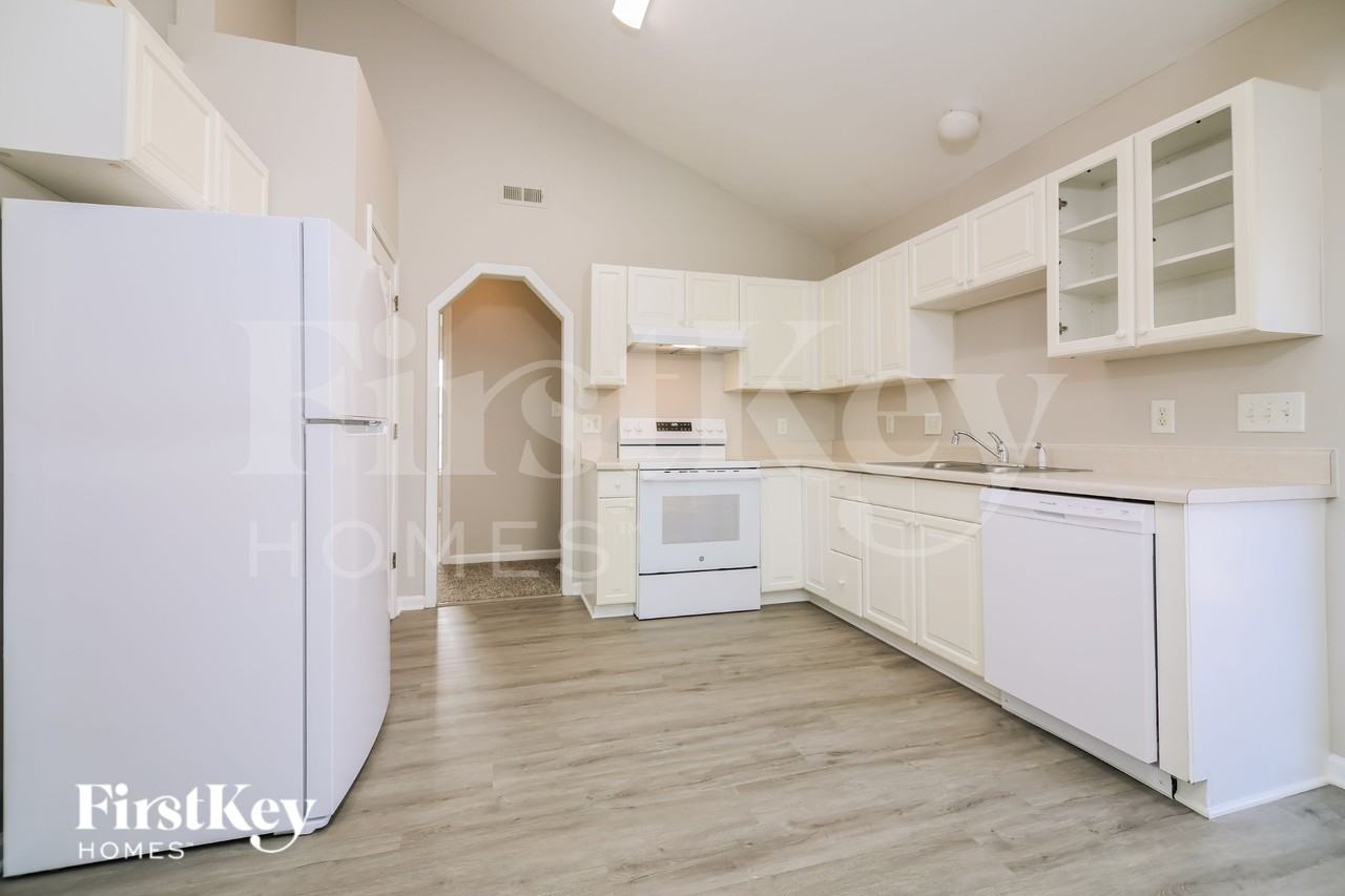 1153 Tellis Dr - Photo 5 of 16