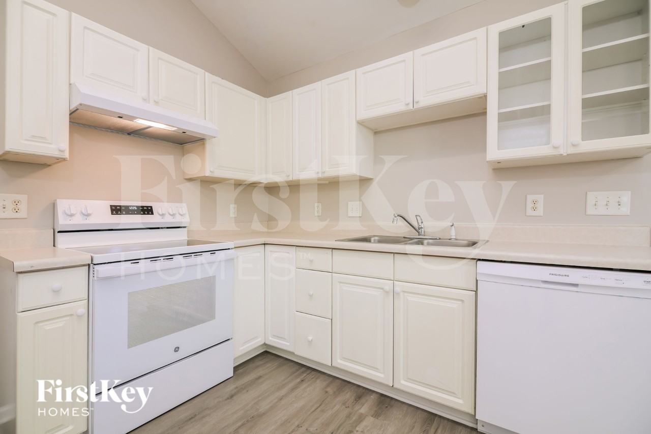 1153 Tellis Dr - Photo 6 of 16