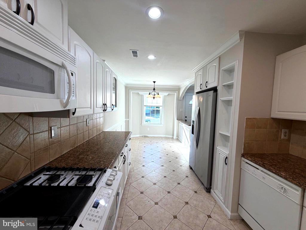 74 Kirkwood Dr - Photo 4 of 46