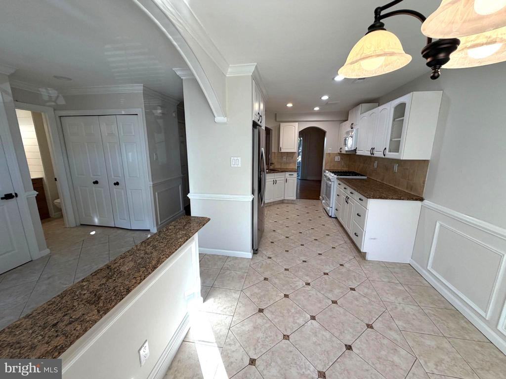 74 Kirkwood Dr - Photo 5 of 46